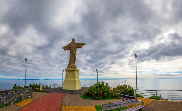 Kral İsa heykeli, Portekiz 'deki Madeira adasında bir katolik anıtı. — Stok fotoğraf
