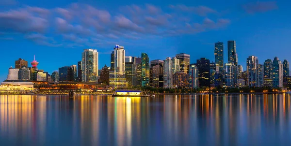 Night skyline of Vancouver downtown from Stanley Park — Stock Photo, Image