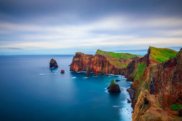Portekiz Madeira Adaları Ponta Sao Lourenco Yarımadasının Renkli Kayalıkları Uzun — Stok fotoğraf