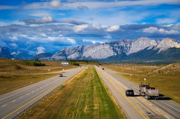 Ozada Alberta Canada September 2021 Cars Travel Trans Canada Hwy — Φωτογραφία Αρχείου