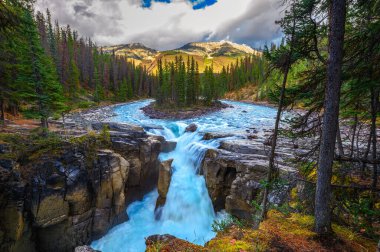 Upper Sunwapta Falls in autumn, Jasper National Park, Canada. The water originates from the Athabasca Glacier.