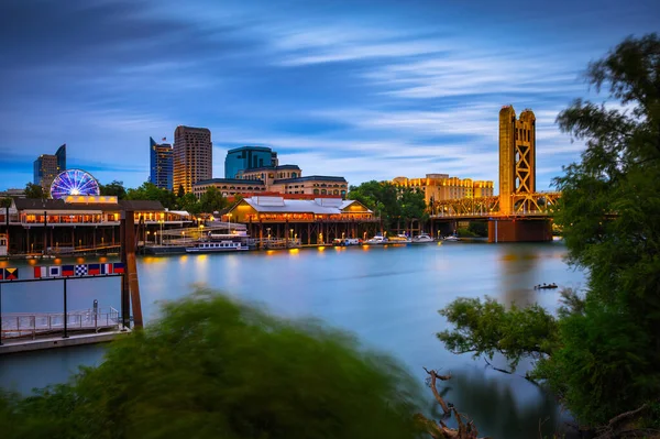 Gold Tower Bridge Και Sacramento River Στο Σακραμέντο Καλιφόρνια Φωτογραφήθηκε — Φωτογραφία Αρχείου