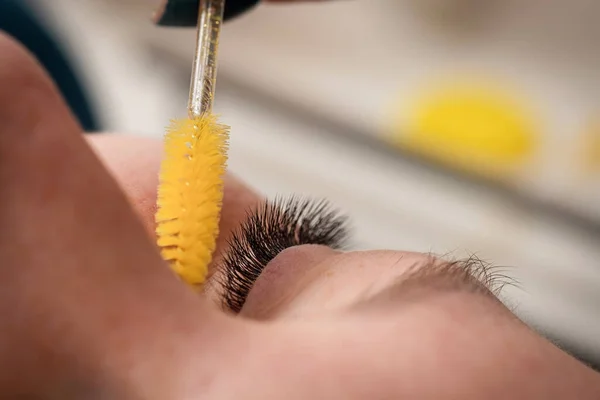 Extensiones Pestañas Una Chica Salón Cosmetología —  Fotos de Stock