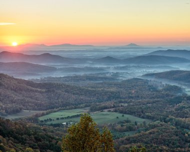 blue ridge parkway dan gündoğumu