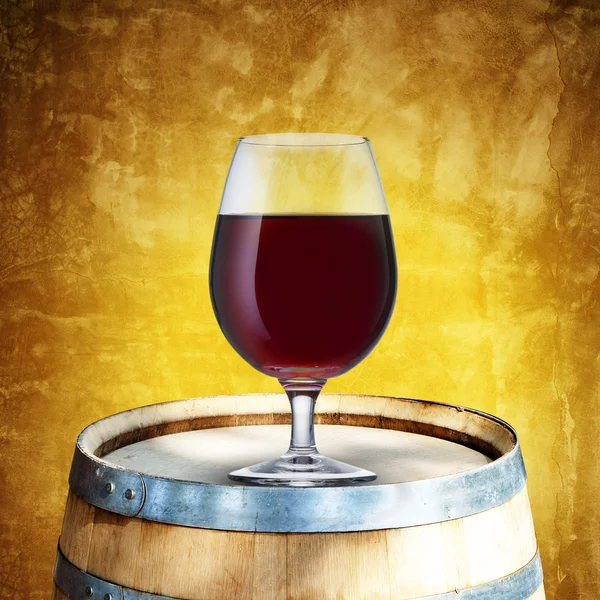 Vin roșu pe butoi de lemn — Fotografie, imagine de stoc