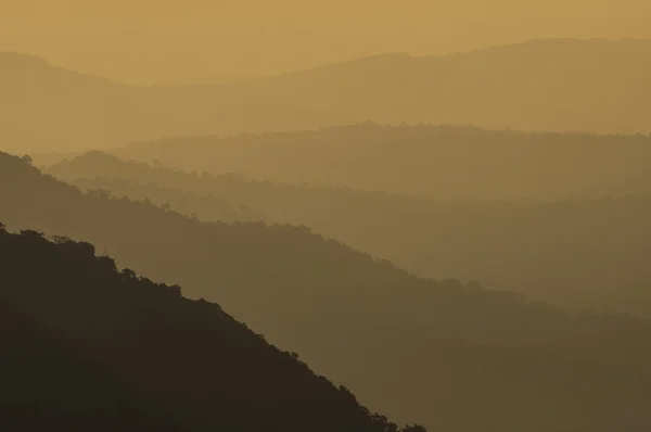 Lapisan gunung di Khao Yai, Thailand . — Stok Foto