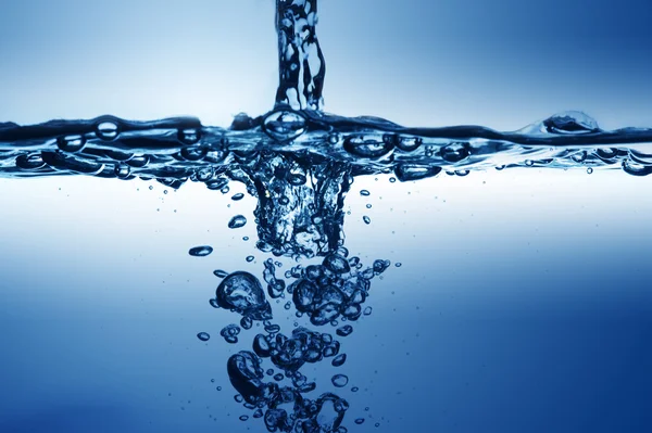 Ola de agua y burbuja de agua — Foto de Stock