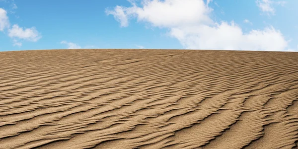 Zandwoestijn met blauwe lucht — Stockfoto