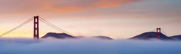 Golden Gate Bridge at sunset — Stock Photo, Image