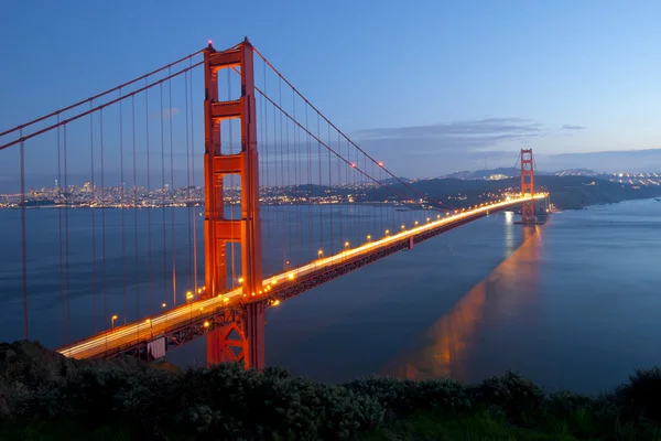 Golden Gate na hora do crepúsculo — Fotografia de Stock