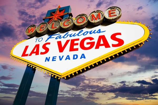 Famoso Las Vegas Welcome Sign al atardecer — Foto de Stock