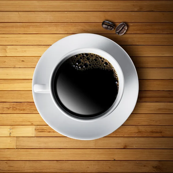 Taza caliente de café en la mesa de madera — Foto de Stock