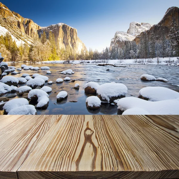 Piso de madeira com vista Yosemite — Fotografia de Stock
