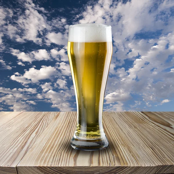 Glass of Beer on wood table — Stock Photo, Image