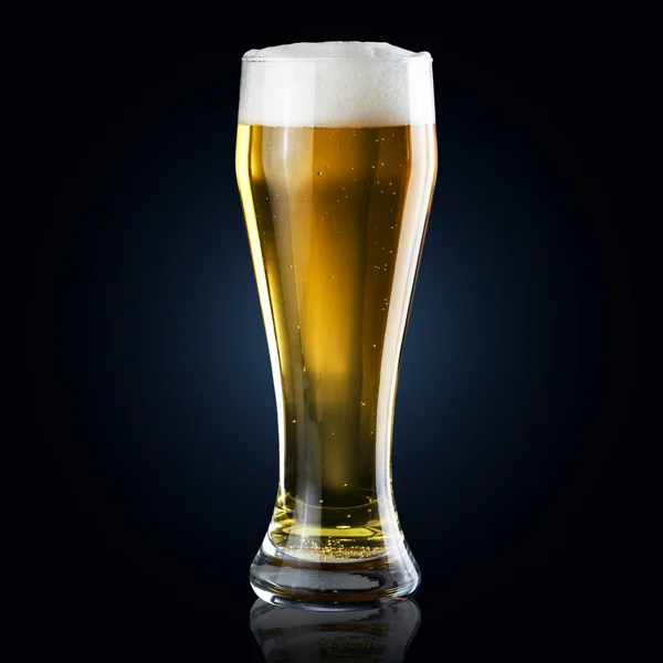 Glas kaltes Bier — Stockfoto