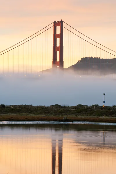Golden Gate in at sunset and twilight time — Stock Photo, Image