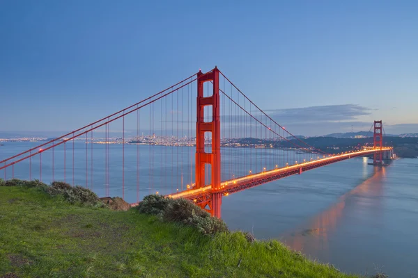 Puente de puerta dorada al atardecer — Foto de Stock