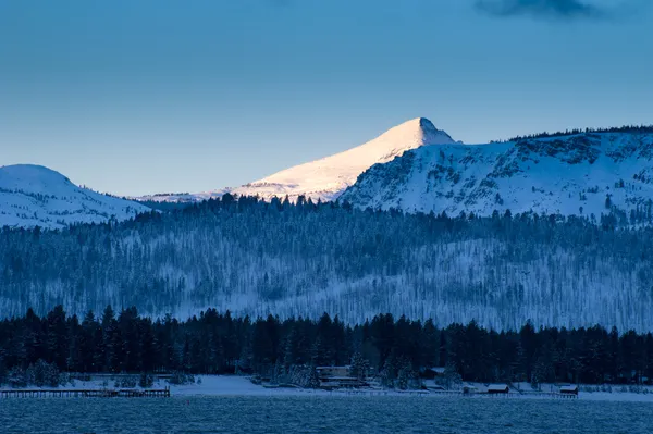 Pyramid Peak and Mount Price — Stock Photo, Image