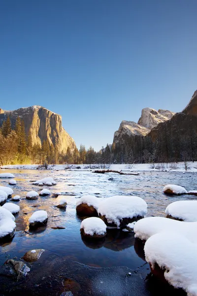 Park narodowy Yosemite w zimie — Zdjęcie stockowe