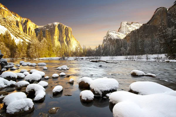 Parque Nacional Yosemite en invierno — Foto de Stock