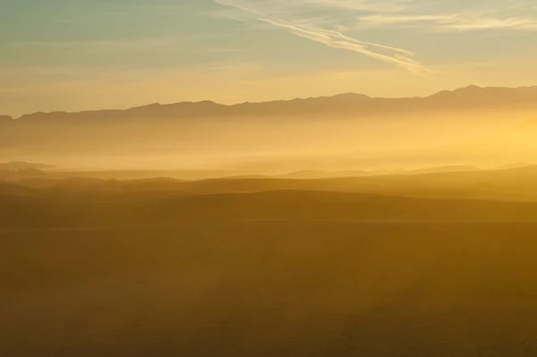 Paisagem do deserto ao nascer do sol — Fotografia de Stock