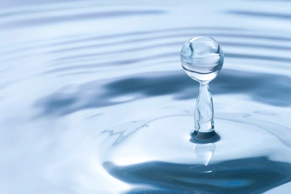 Close-up op de waterdruppel met water Golf — Stockfoto