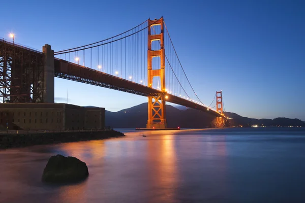 Golden Gate Bridge bei Nacht — Stockfoto