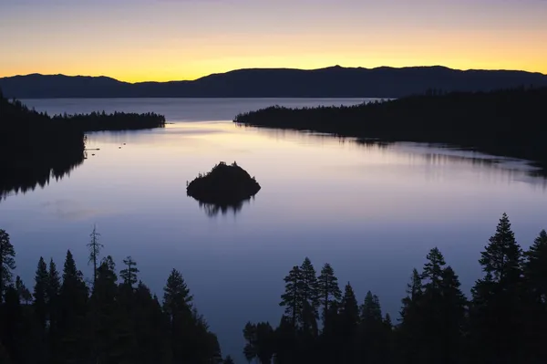 Emerald Bay after sunset — Stock Photo, Image