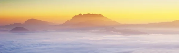 雲と山 — ストック写真