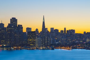 gün batımında san francisco finans bölgesi