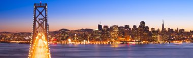 Körfez Köprüsü ve san francisco Finans Merkezi Panoraması