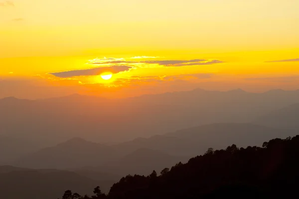 雲の海と山 — ストック写真