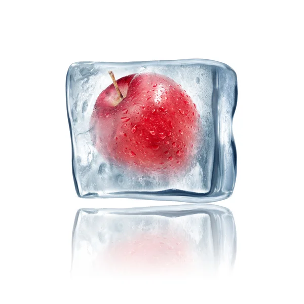 Manzana roja congelada — Foto de Stock