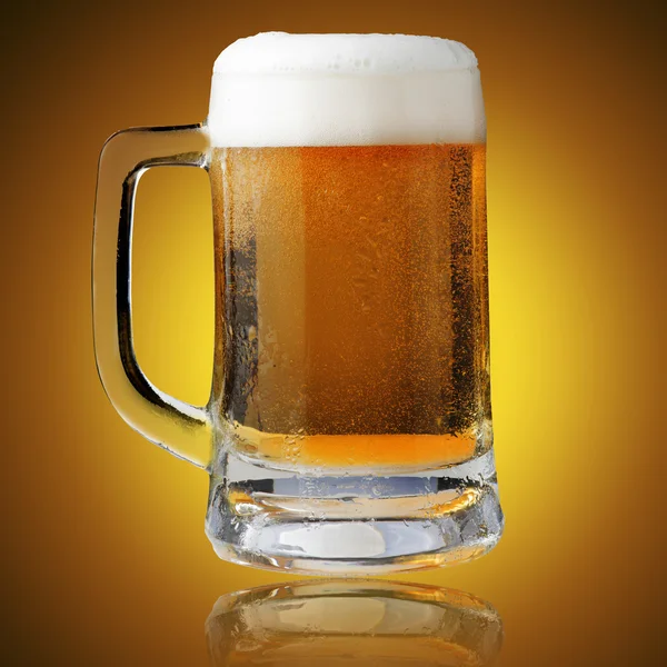 Fresh beer in glass — Stock Photo, Image