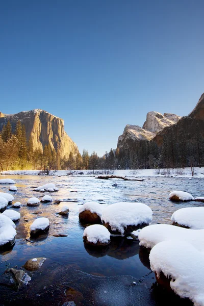 Parque Nacional Yosemite en invierno —  Fotos de Stock