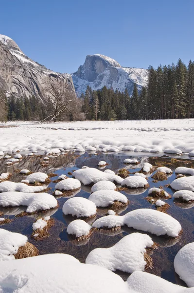 Yosemite Nationaalpark in de winter — Stockfoto