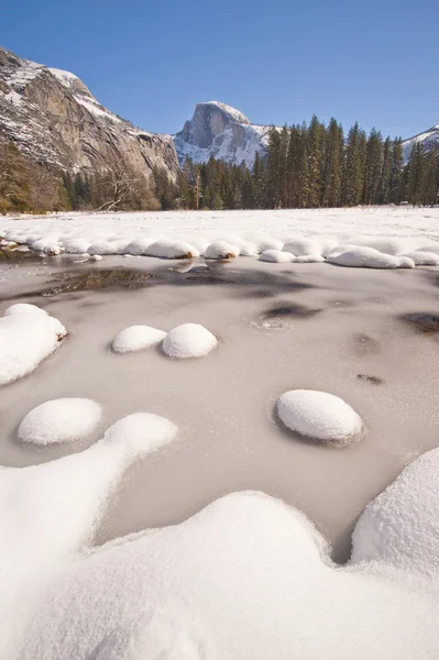 Parque Nacional Yosemite en invierno — Foto de Stock