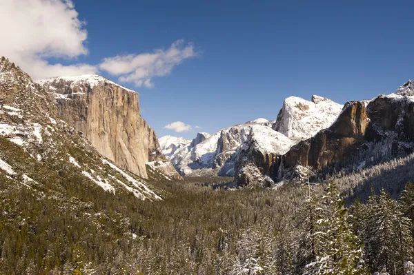 Yosemitský národní park v zimě — Stock fotografie