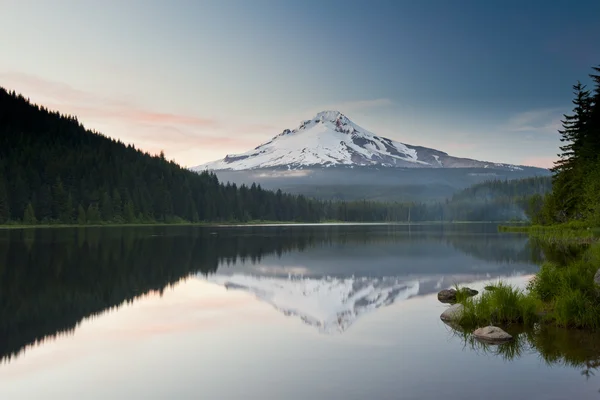 A montanha vulcânica Mt. Capuz — Fotografia de Stock