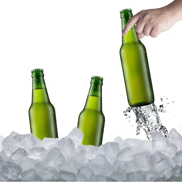 Рука Виберіть пляшку пива — стокове фото