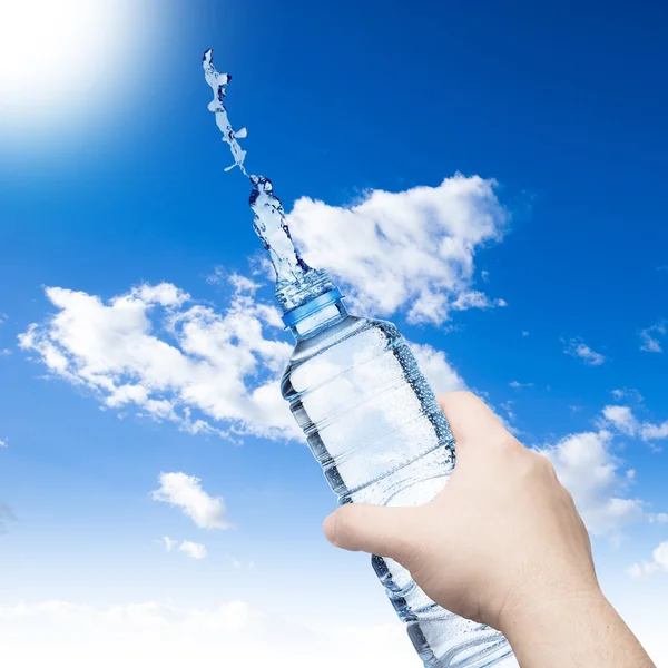 Hand with water bottle — Stock Photo, Image