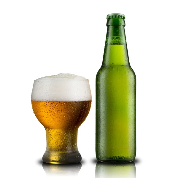 Пляшка і келих пива — стокове фото