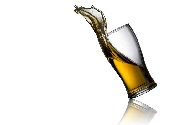 Bier plons van glas — Stockfoto