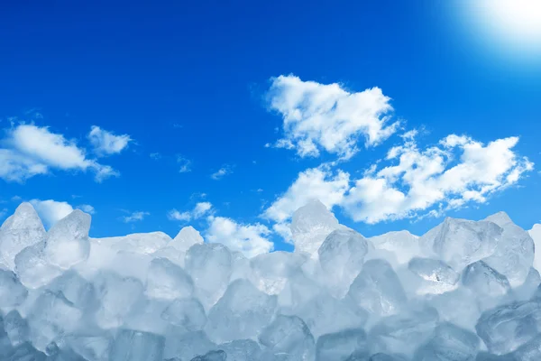 Cubos de hielo en el cielo —  Fotos de Stock