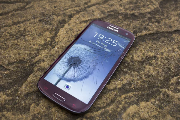 Kaputter Bildschirm auf einem Samsung S3 — Stockfoto