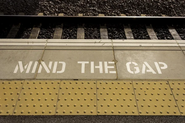 Mind the gap — Stock Photo, Image