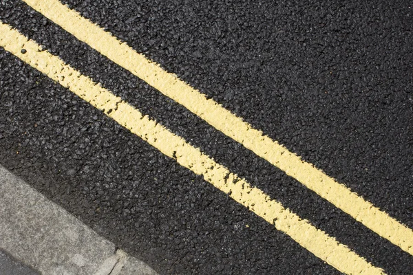 Linhas amarelas duplas — Fotografia de Stock