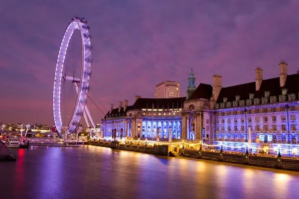 London eye in de vroege avond — Stockfoto