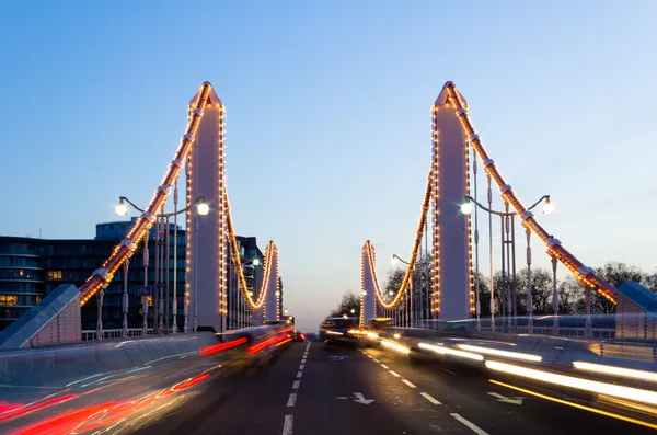 Chelsea bridge i ruchu — Zdjęcie stockowe