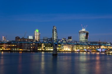 Londra alacakaranlıkta